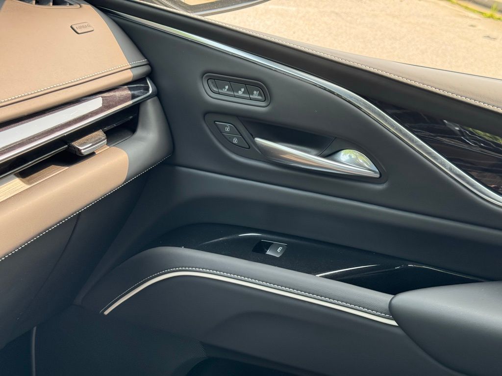 2023 Cadillac Escalade V-Series photo 32