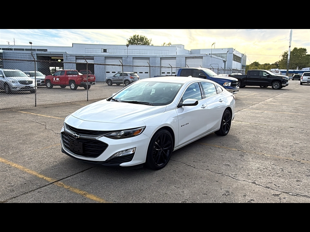 2023 Chevrolet Malibu 1LT photo 2