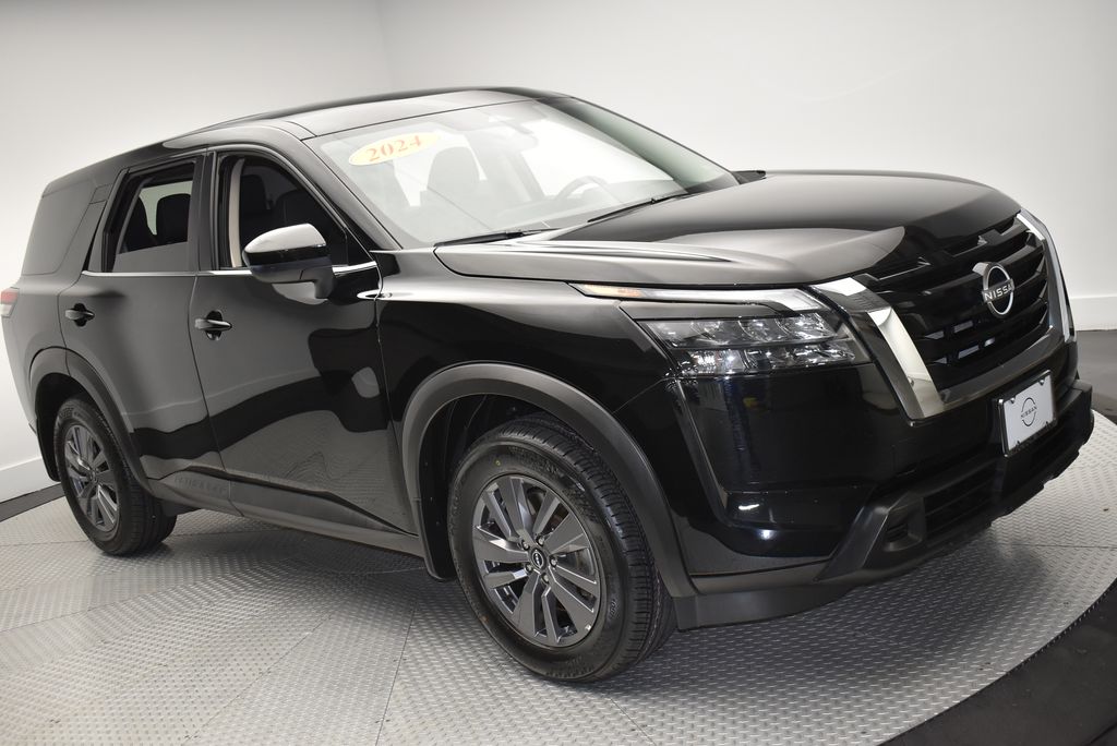2024 Nissan Pathfinder S photo 3