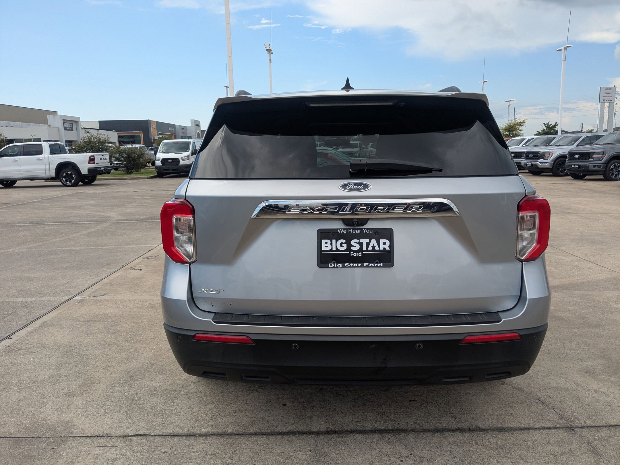 2022 Ford Explorer XLT photo 3