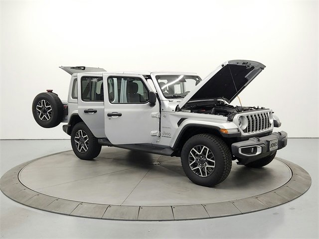 2024 Jeep Wrangler Sahara photo 9