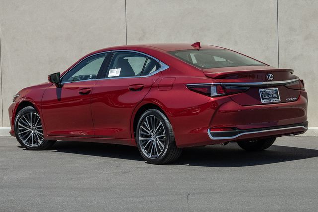2025 Lexus ES 300h photo 3