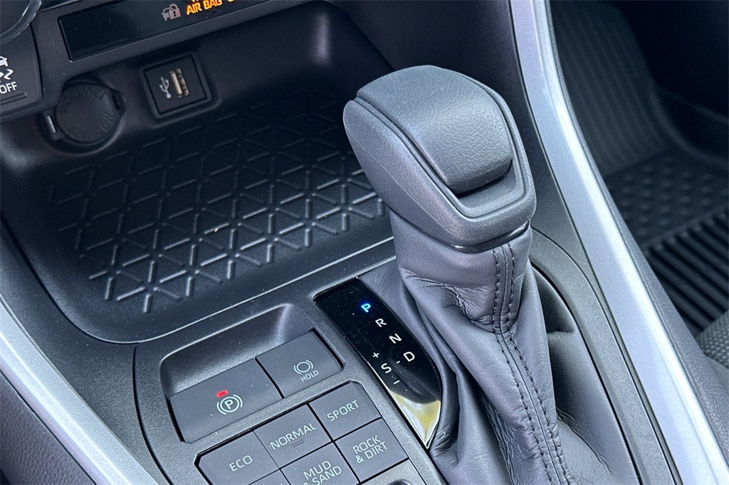 2025 Toyota RAV4 LE photo 20