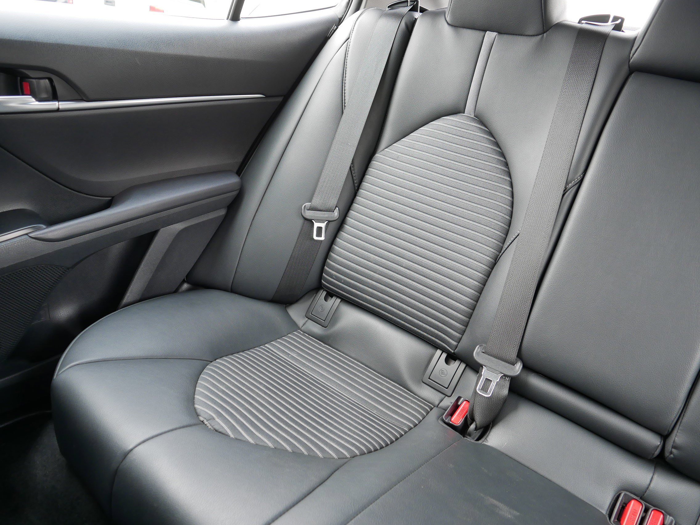 2019 Toyota Camry SE photo 11