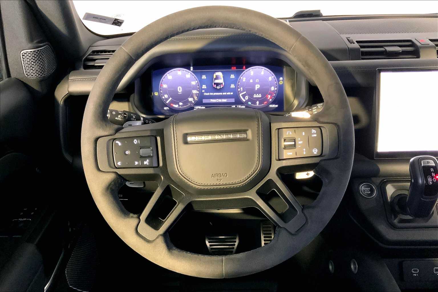 2023 Land Rover Defender V8 photo 15