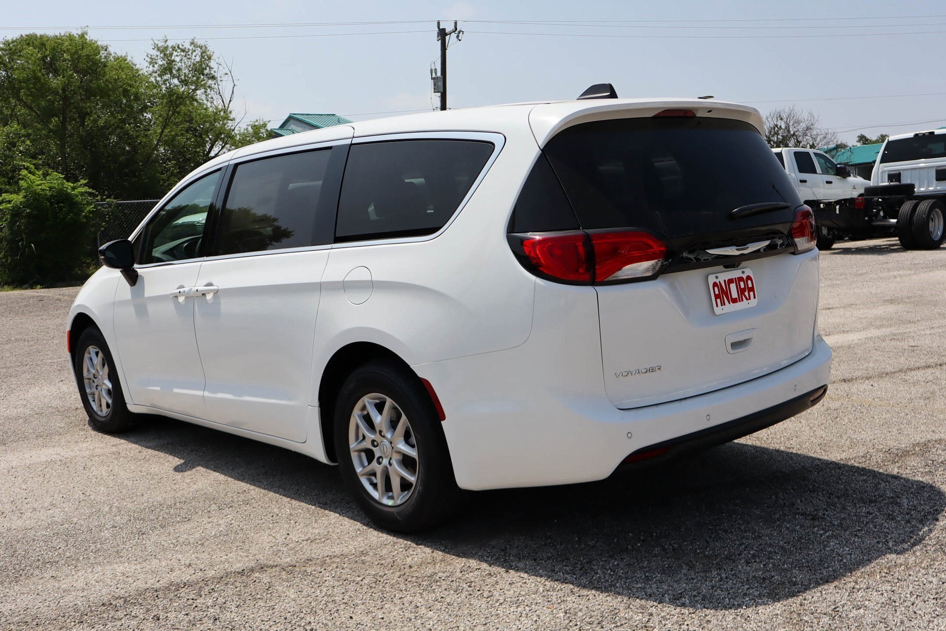 2025 Chrysler Voyager LX photo 5