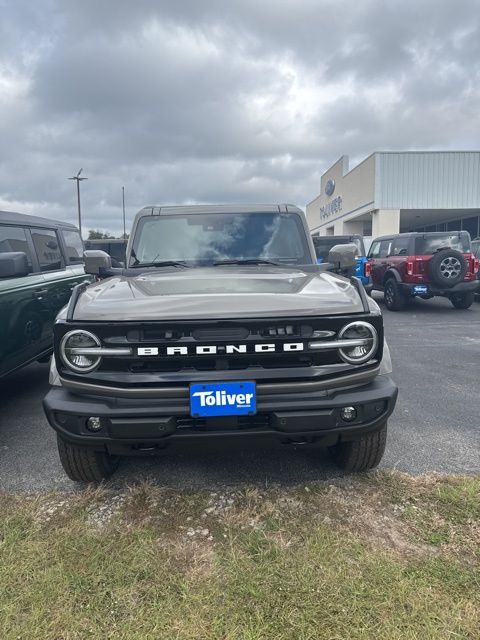 2025 Ford Bronco Outer Banks photo 2