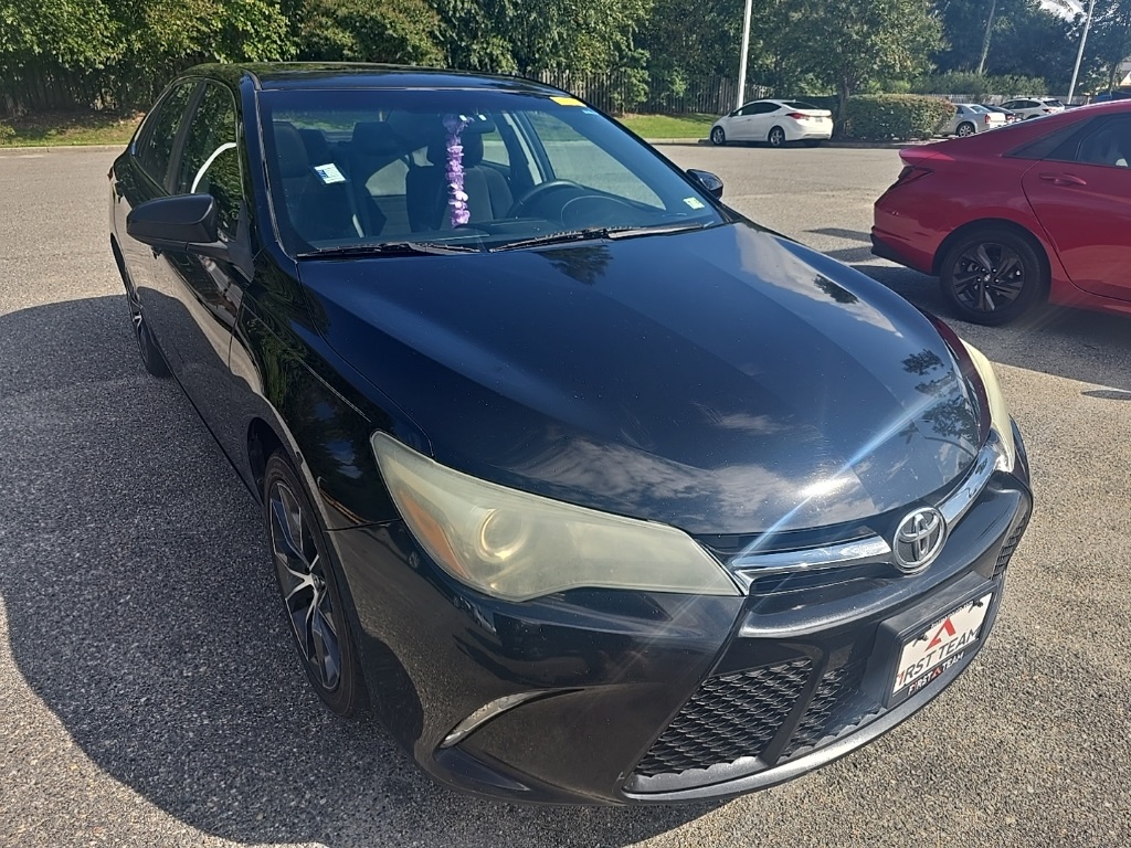 2016 Toyota Camry XSE photo 2