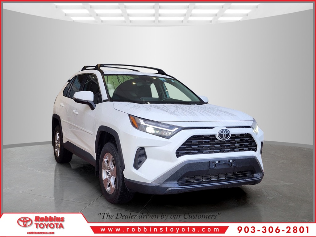 2023 Toyota RAV4 XLE's photo