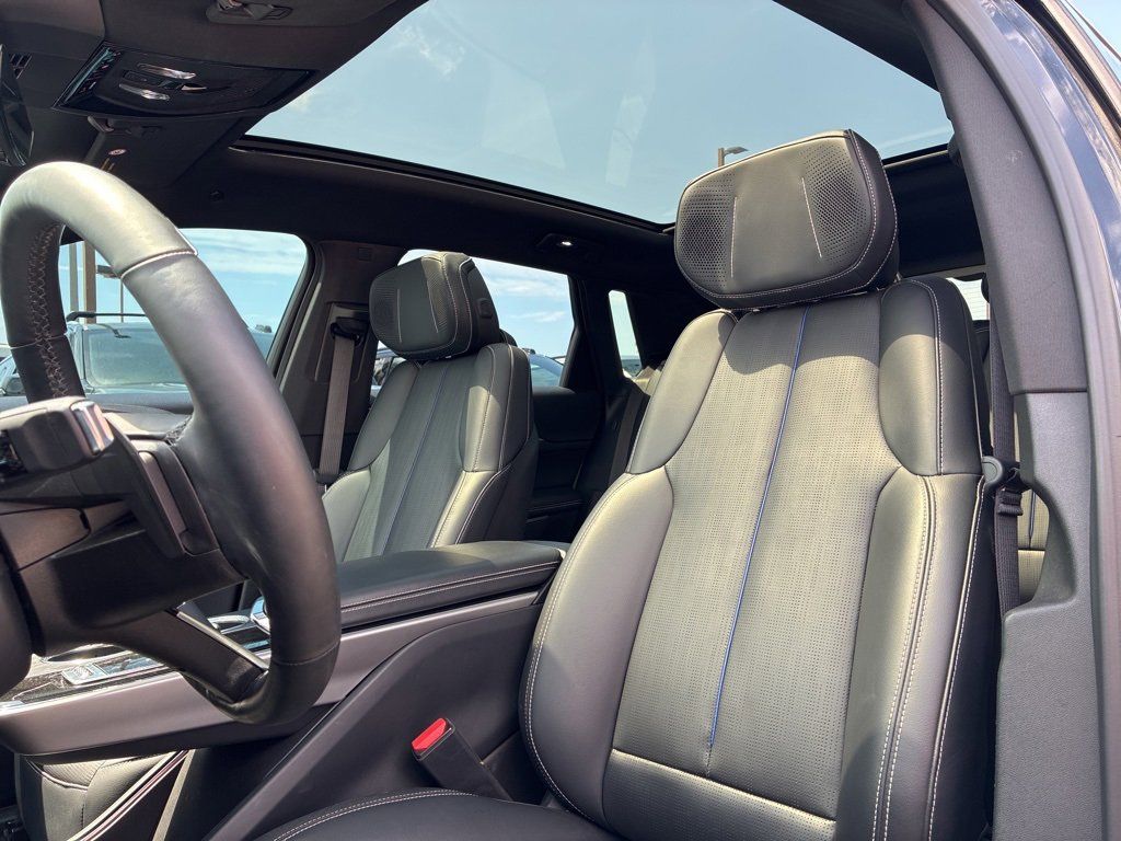 2023 Cadillac Lyriq Luxury photo 6