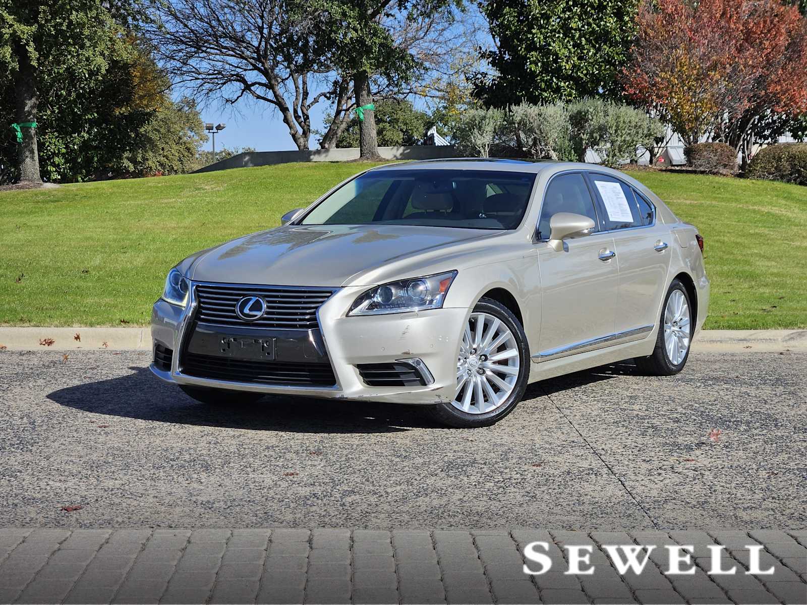 2014 Lexus LS Base's photo