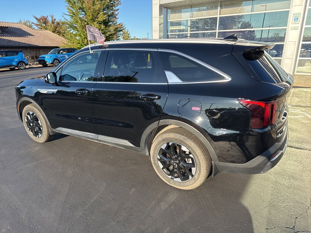 2025 Kia Sorento S photo 4