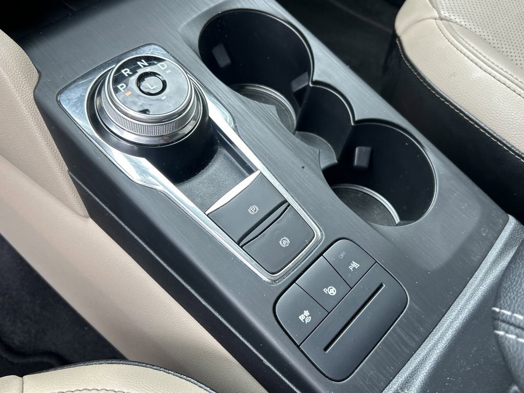 2020 Ford Escape Titanium Hybrid photo 25