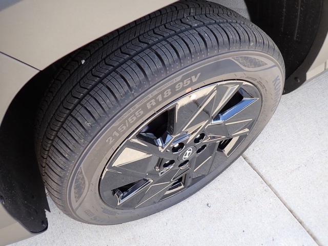 2026 Hyundai Kona SEL photo 8
