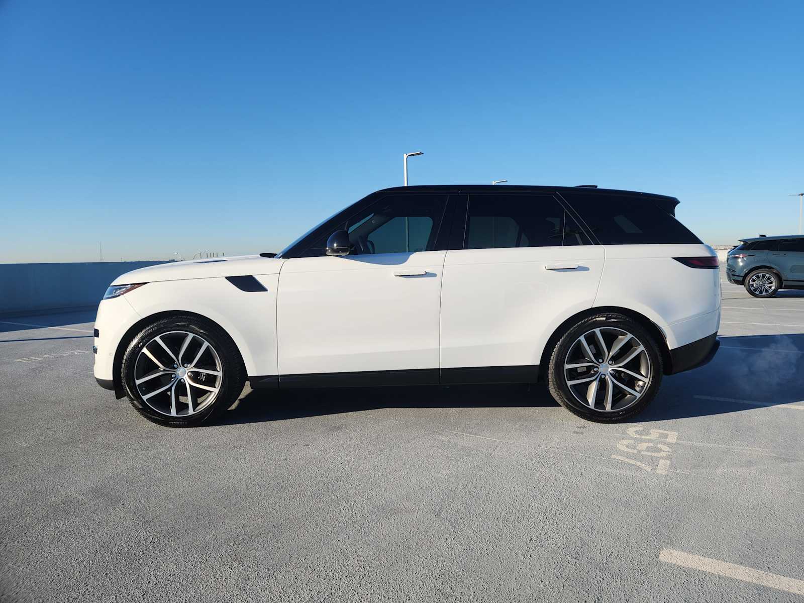 2023 Land Rover Range Rover Sport SE photo 4