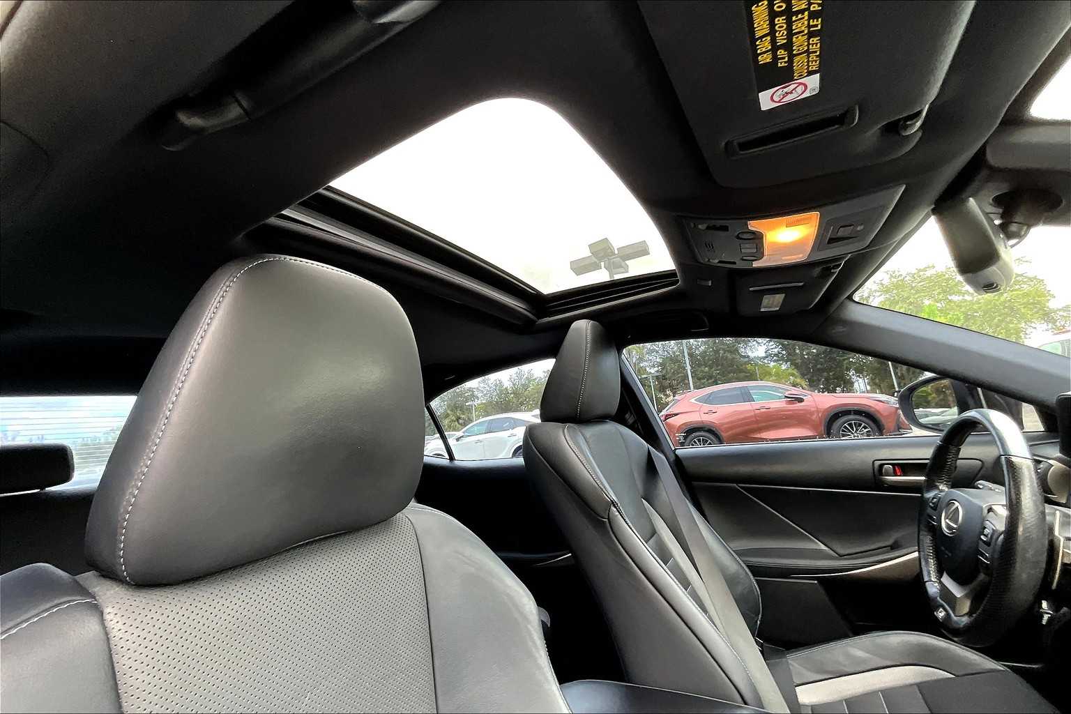 2020 Lexus IS 300 F SPORT photo 12