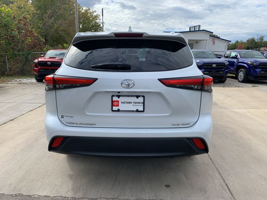 2022 Toyota Highlander XLE photo 4