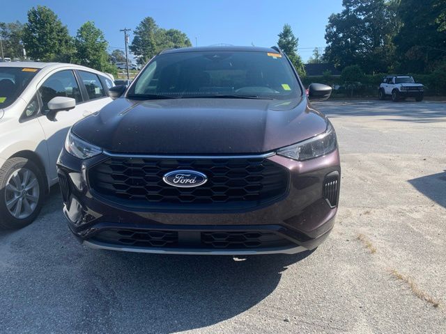 2023 Ford Escape ST-Line photo 2