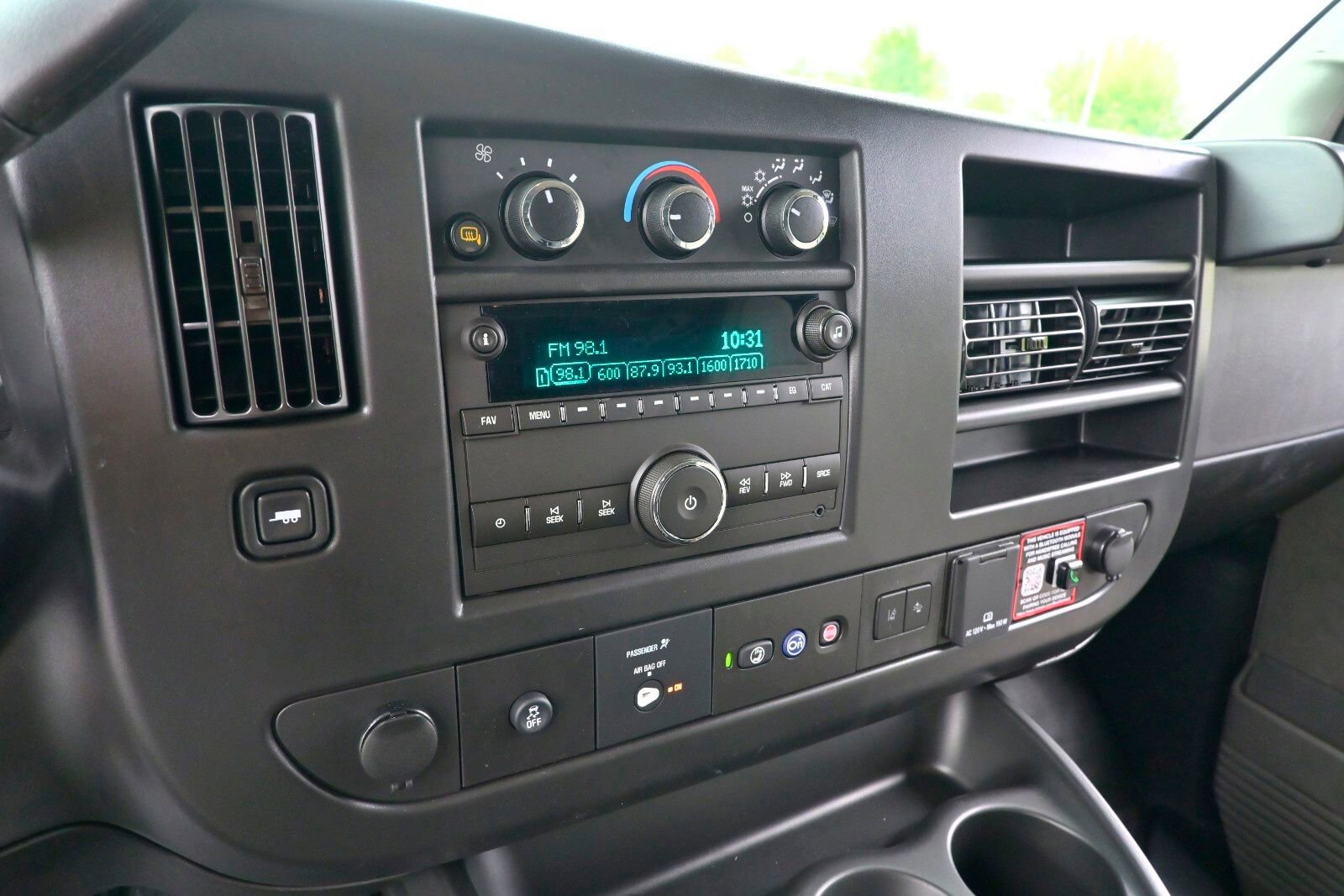 2025 Chevrolet Express Cargo Van Work photo 17