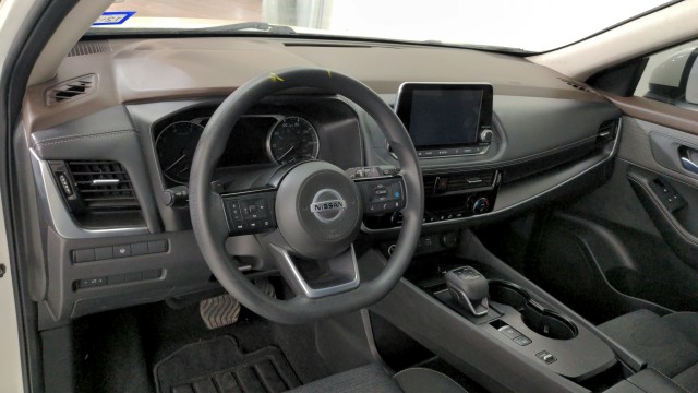 Used 2021  Nissan SV image 15