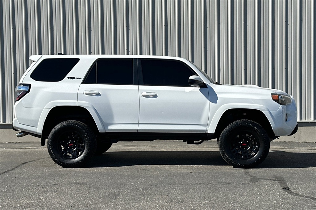 2016 Toyota 4Runner TRD Pro photo 3