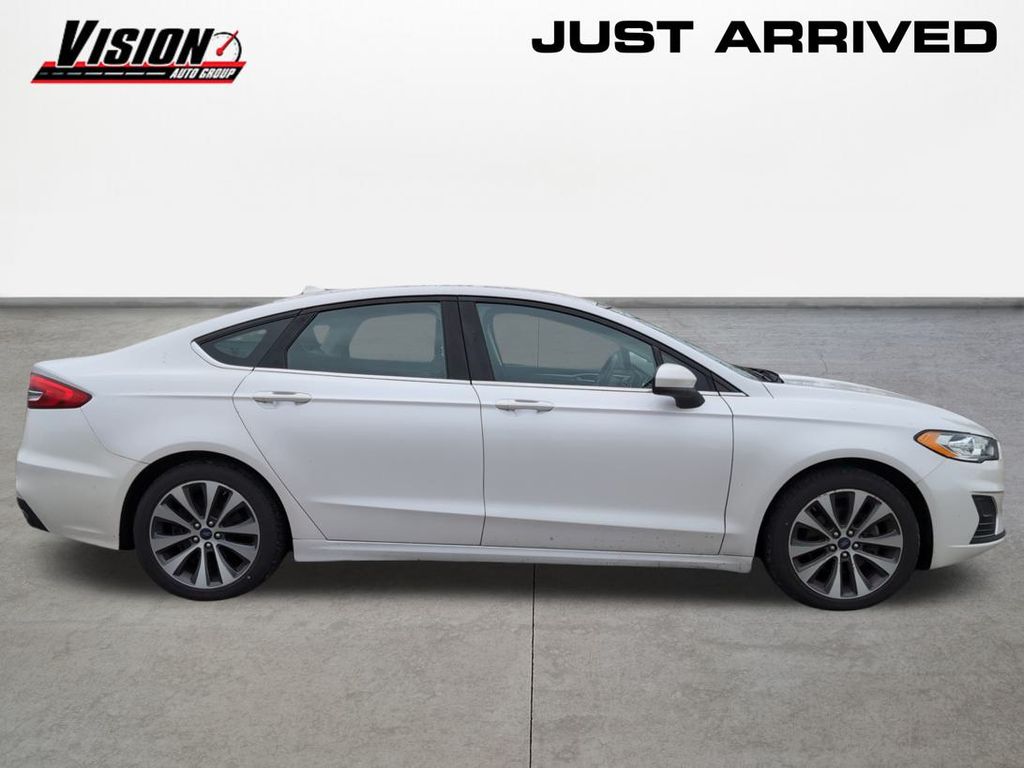 2020 Ford Fusion SE photo 2