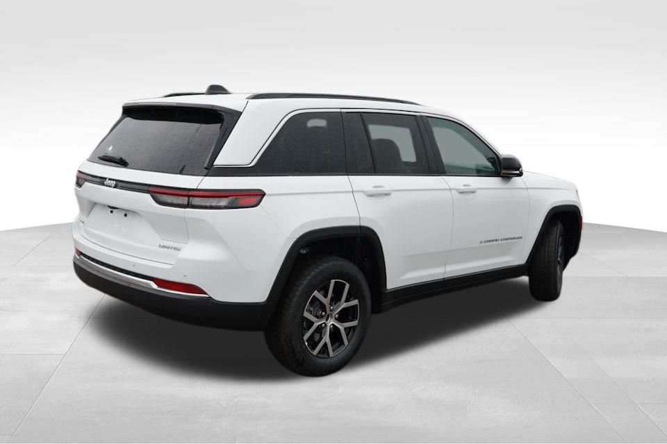 2025 Jeep Grand Cherokee Limited photo 3