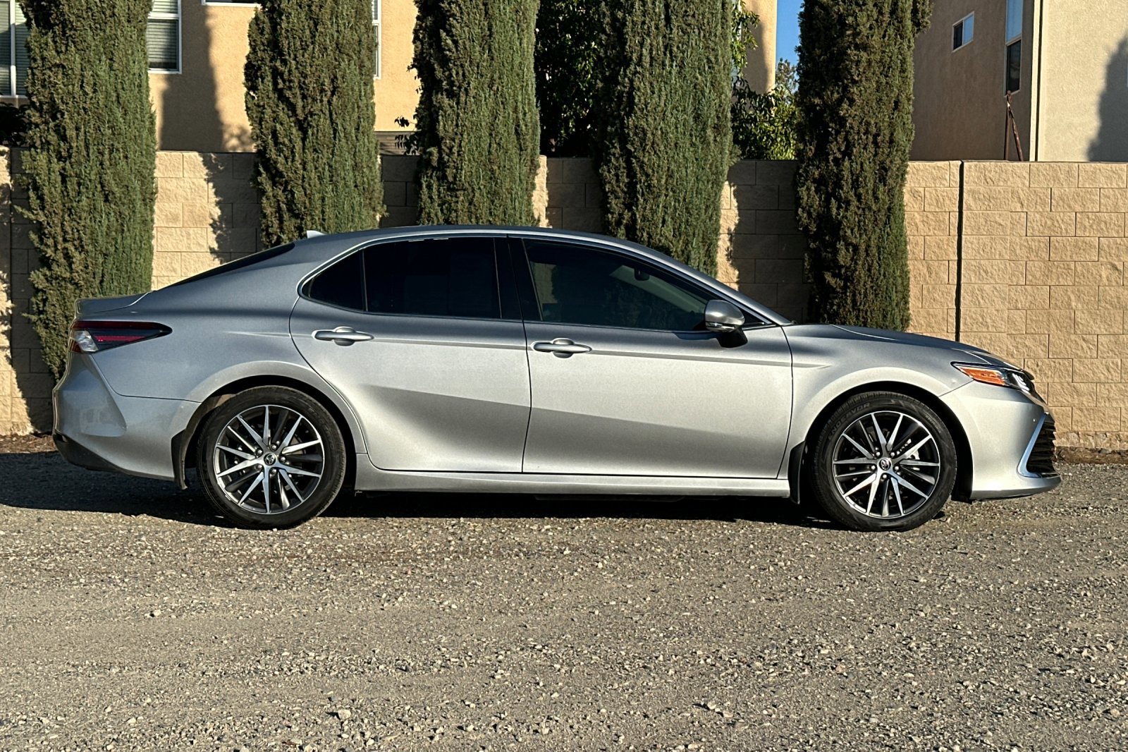 2022 Toyota Camry Hybrid XLE photo 3