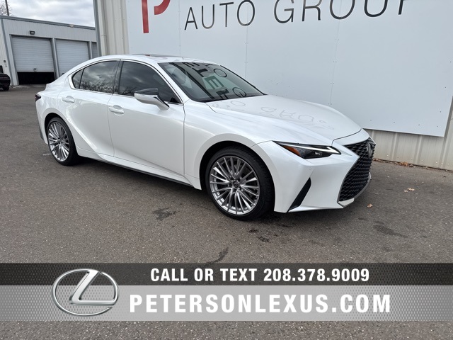 2023 Lexus IS 300's photo