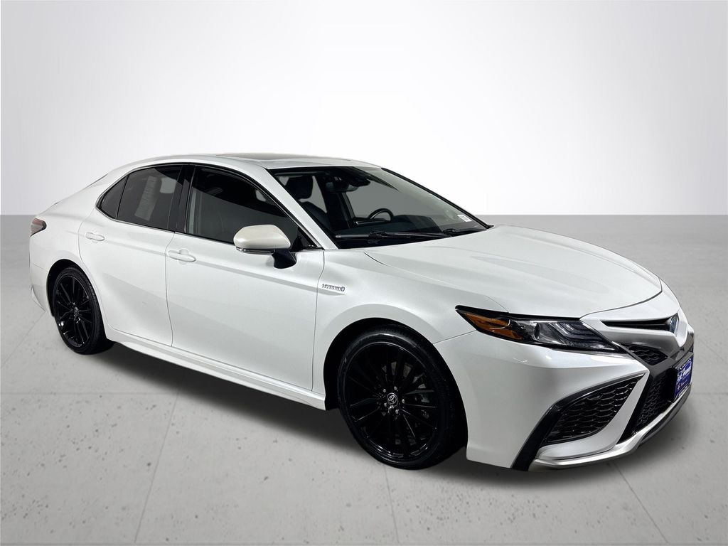2021 Toyota Camry Hybrid XSE photo 3