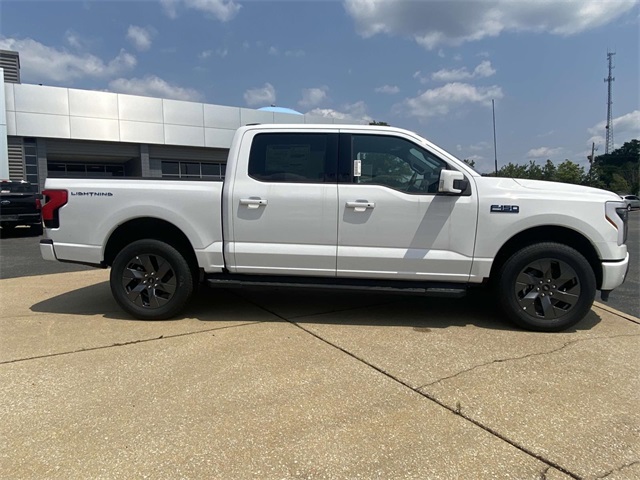 2025 Ford F-150 Lightning Lariat photo 2
