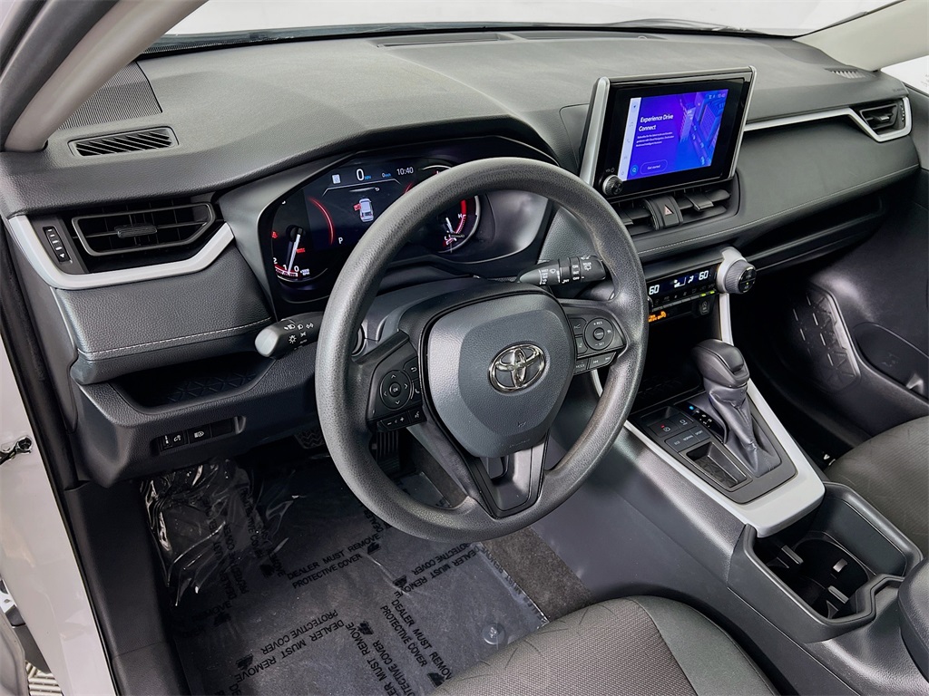 2024 Toyota RAV4 XLE photo 7