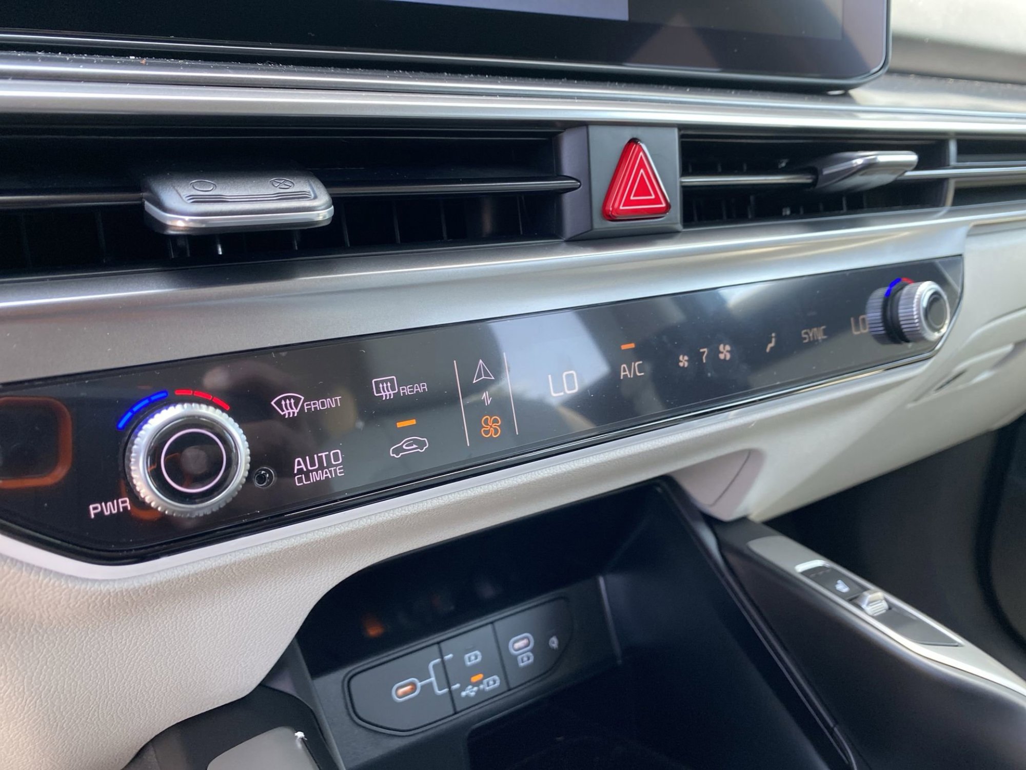 2025 Kia Sorento S photo 16