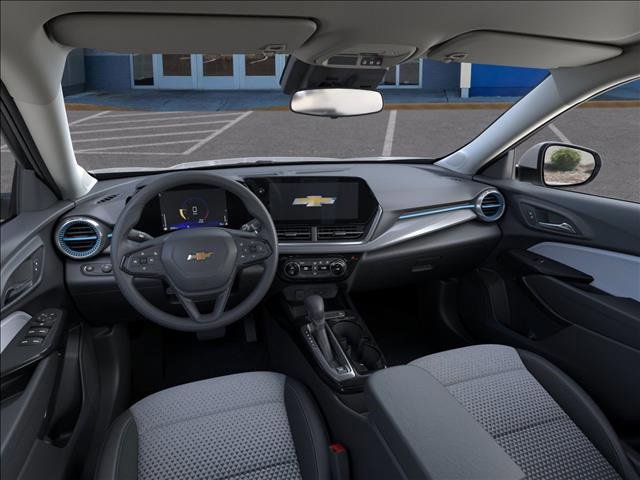 2025 Chevrolet Trax LT photo 13