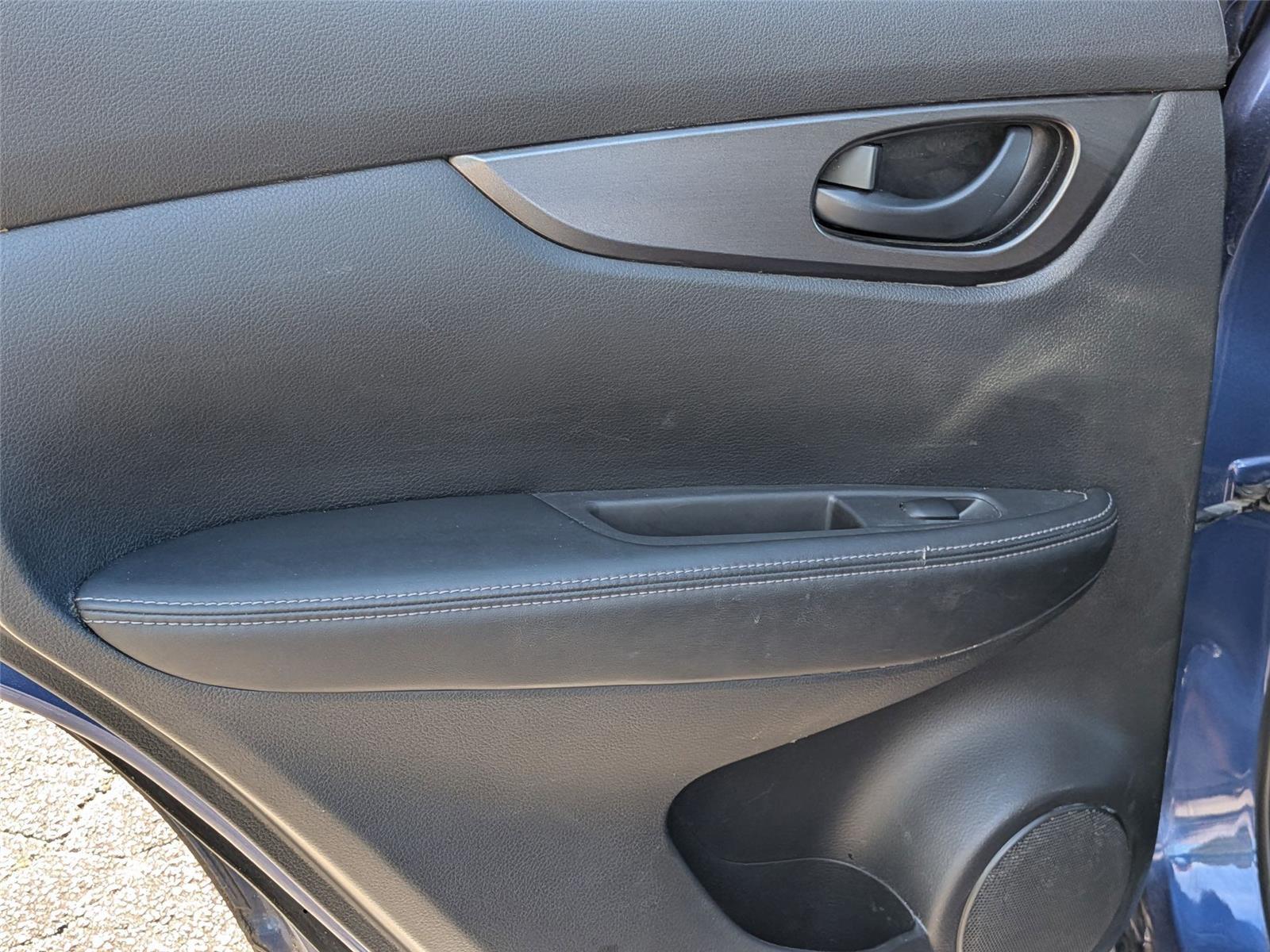 2019 Nissan Rogue Sport S photo 23