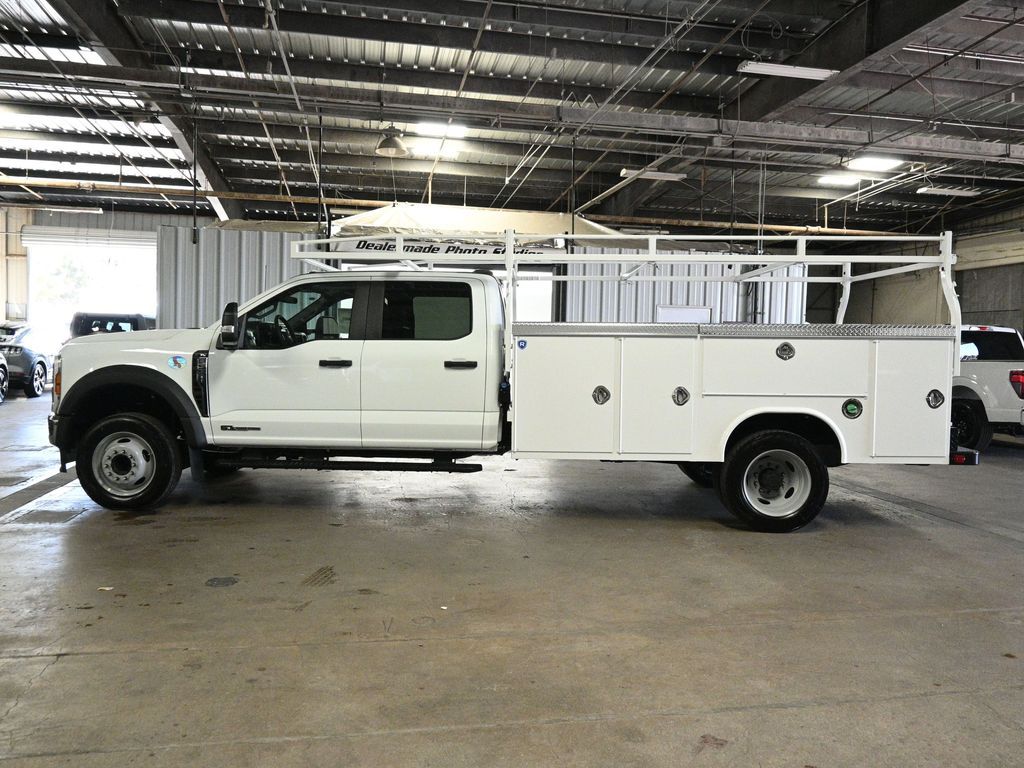 2025 Ford F-550 XL photo 3