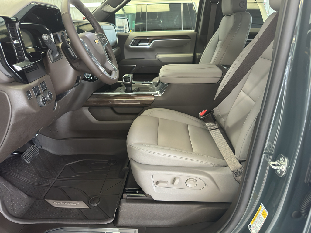 2025 Chevrolet Silverado 1500 LT photo 9