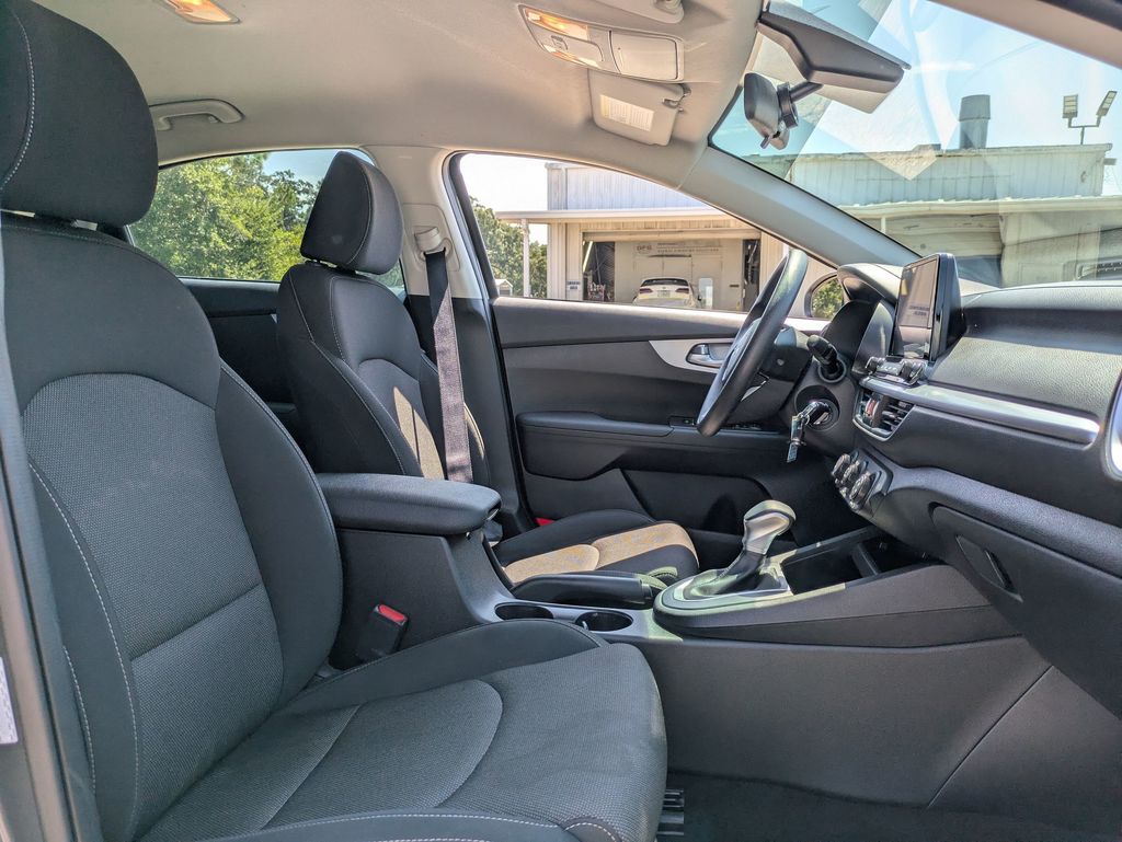 2024 Kia Forte LXS photo 25