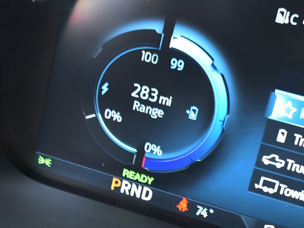 2025 Ford F-150 Lightning Platinum photo 12
