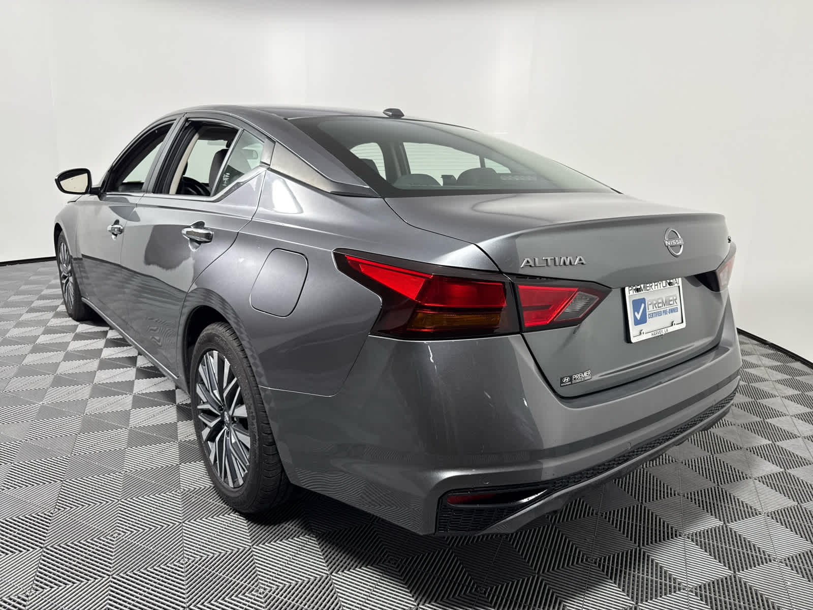 2023 Nissan Altima 2.5 SV photo 6