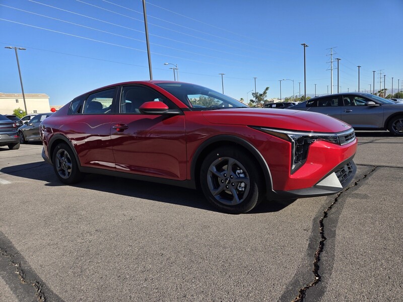 2025 Kia K4 LXS photo 2