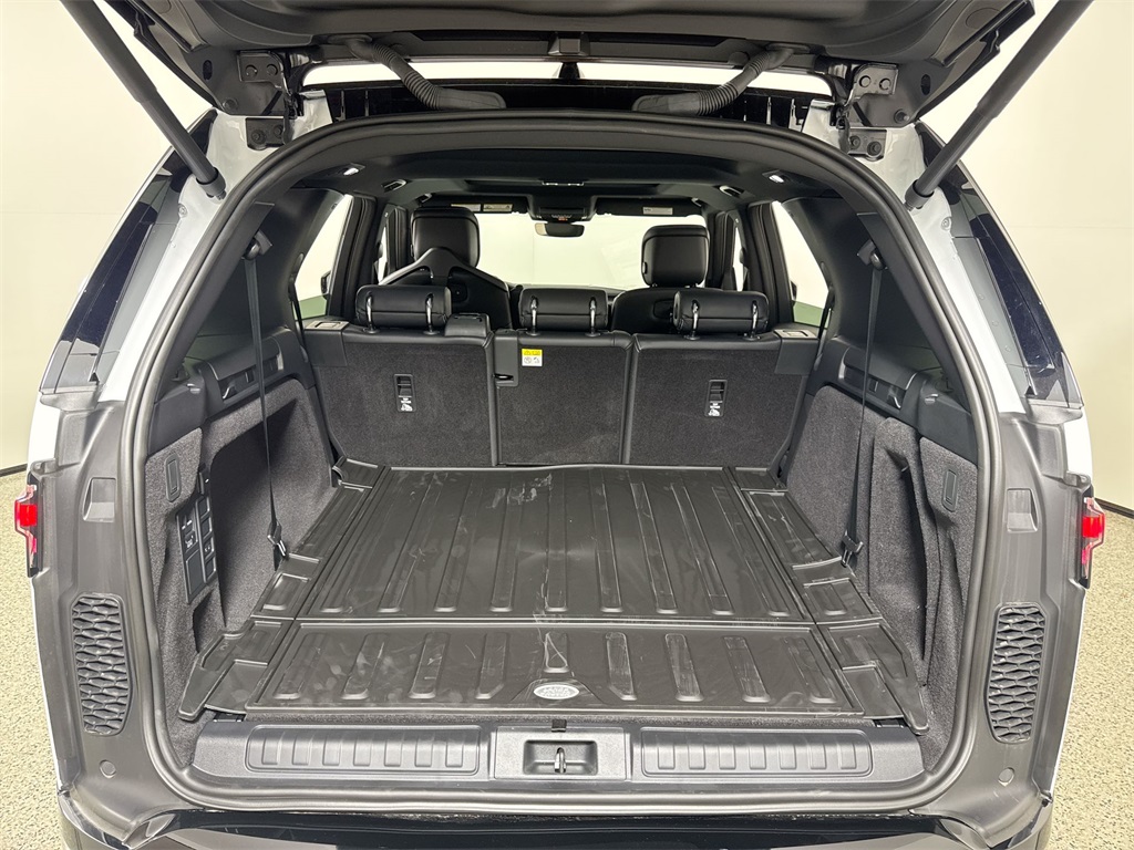 2025 Land Rover Discovery SE photo 22