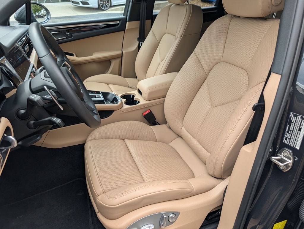 2025 Porsche Macan T photo 5