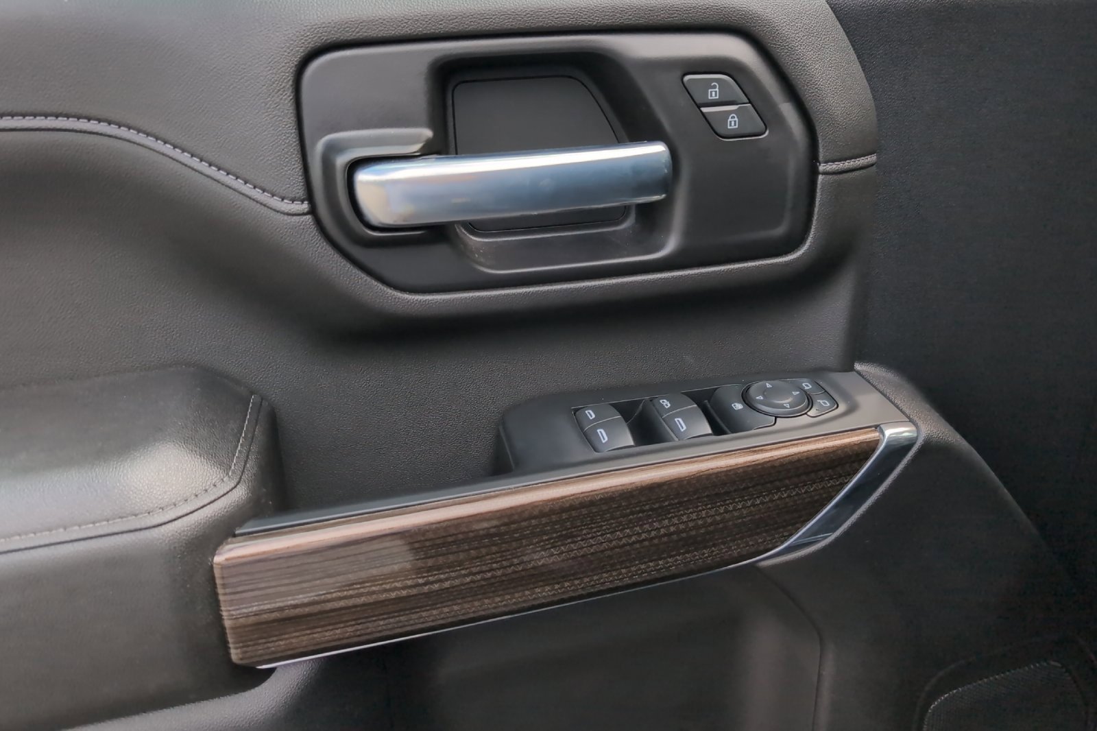 2023 Chevrolet Silverado LT photo 11