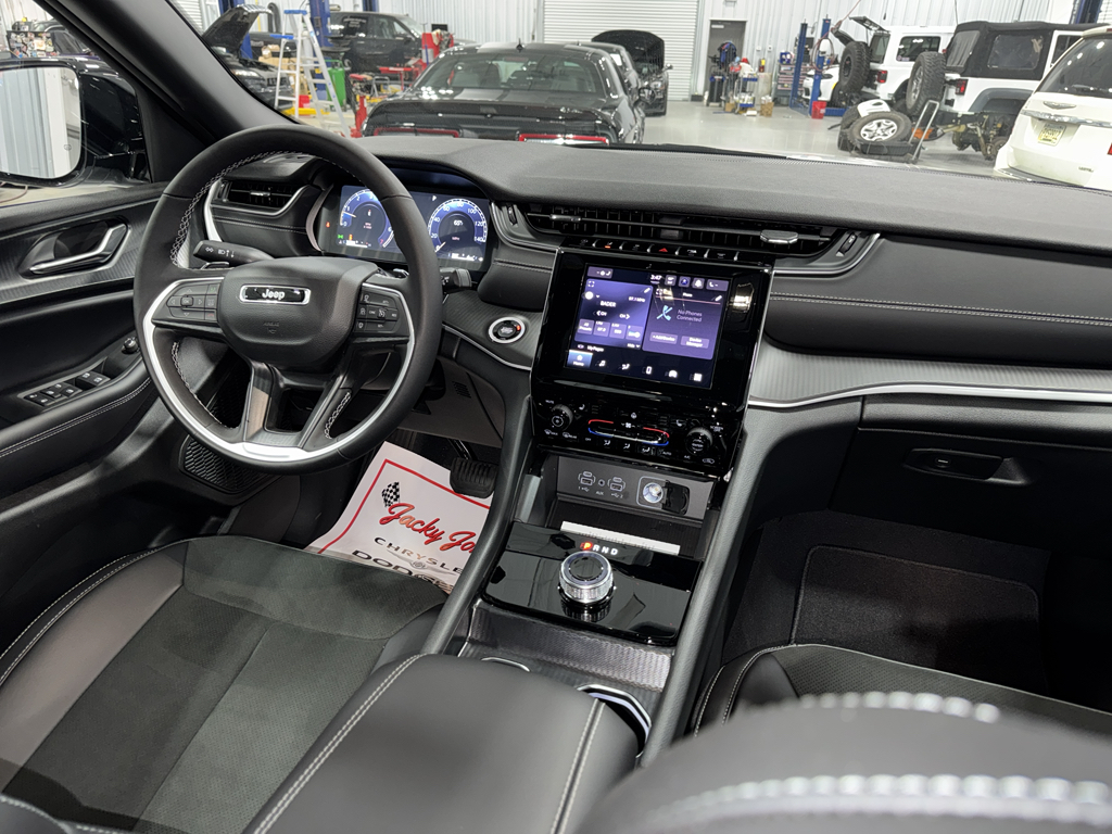 2025 Jeep Grand Cherokee Altitude X photo 16