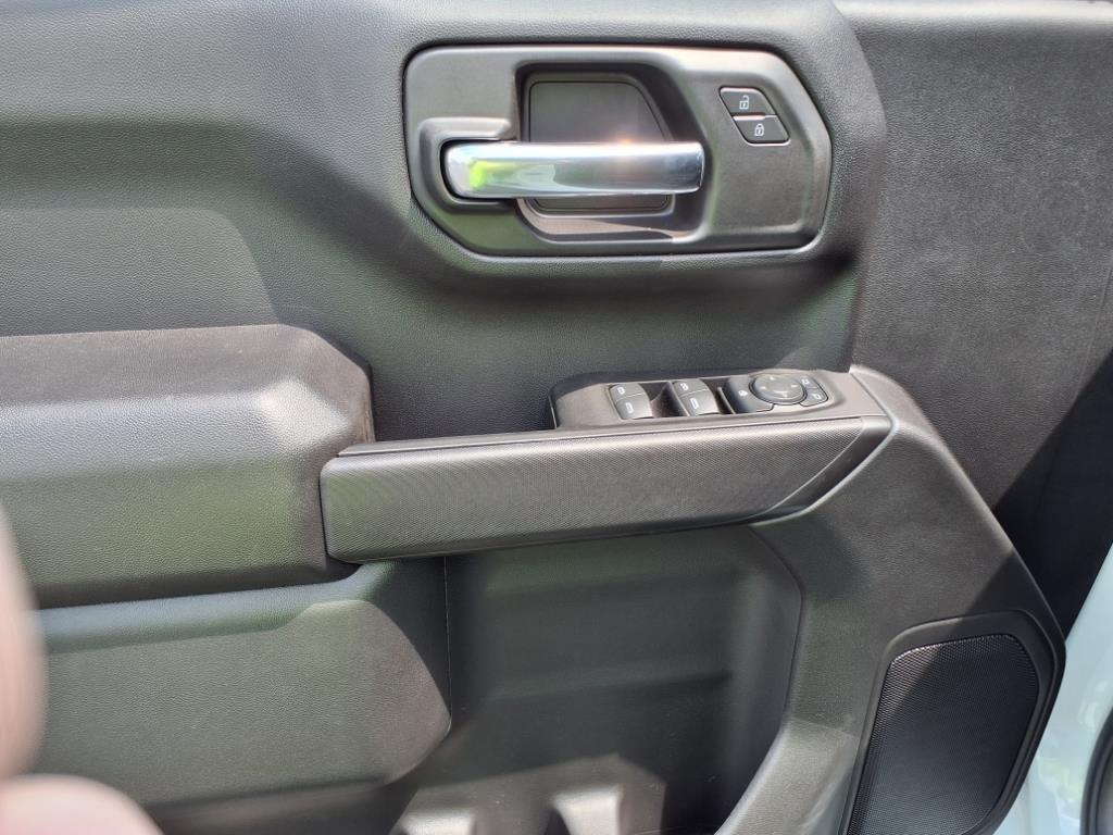 2025 Chevrolet Silverado 1500 Custom photo 13