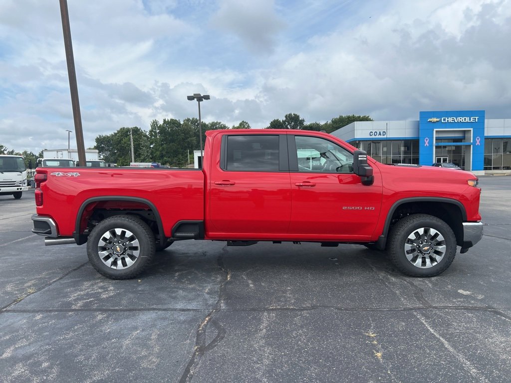 2025 Chevrolet Silverado 2500HD LT photo 2