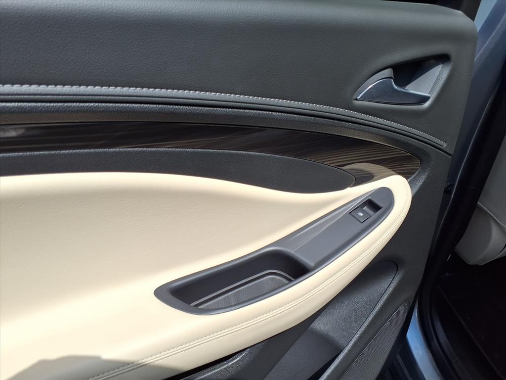 2020 Buick Envision Essence photo 8