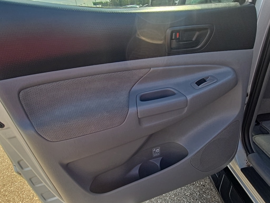 2010 Toyota Tacoma Base photo 19