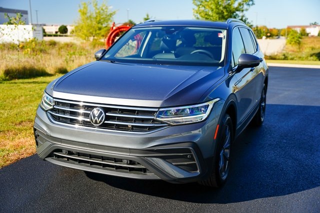 2022 Volkswagen Tiguan SE photo 2